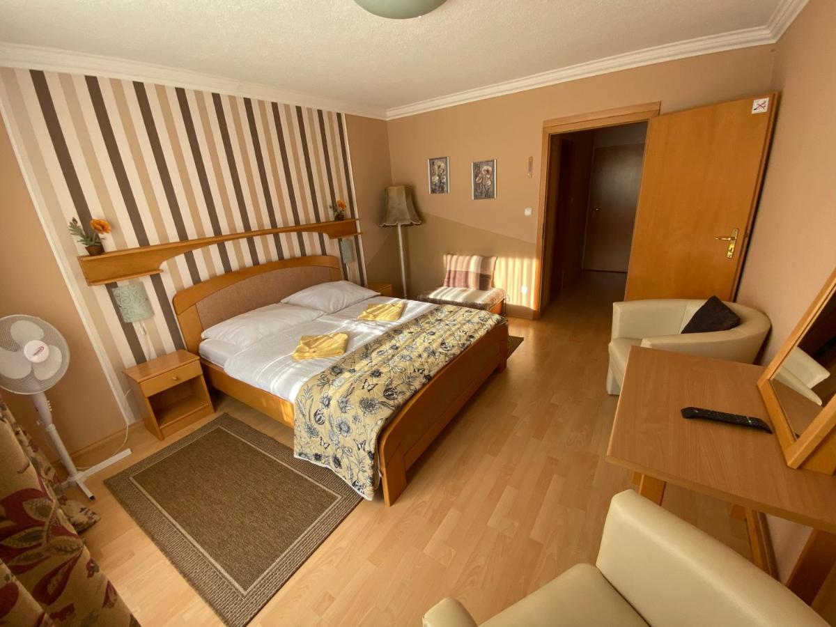 Villa Lux Hévíz Buitenkant foto