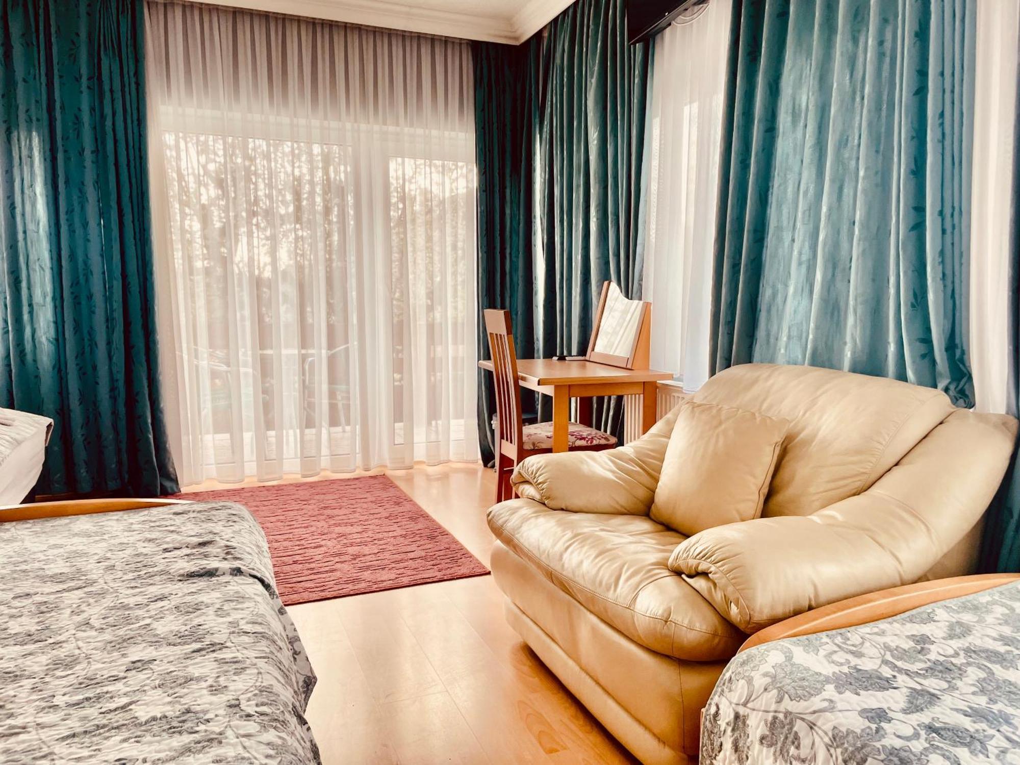 Villa Lux Hévíz Buitenkant foto